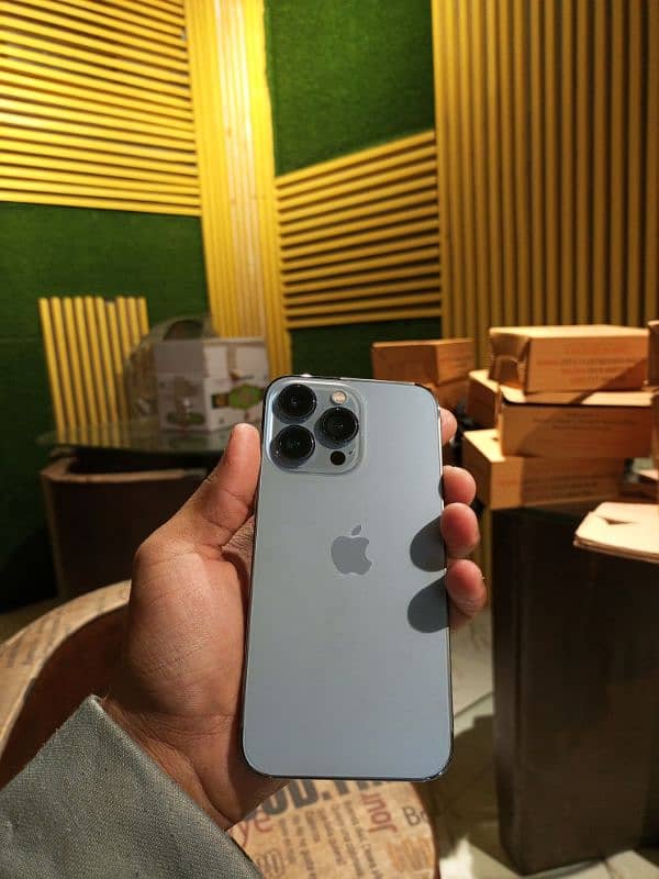 iphone 13 pro sieera blue color 2