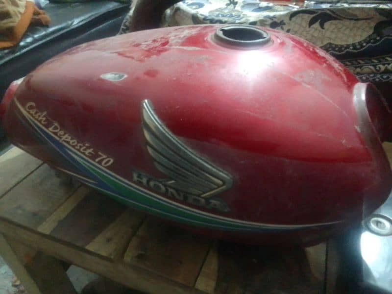 Honda 70 fuel tank and side cover 2012 model 0