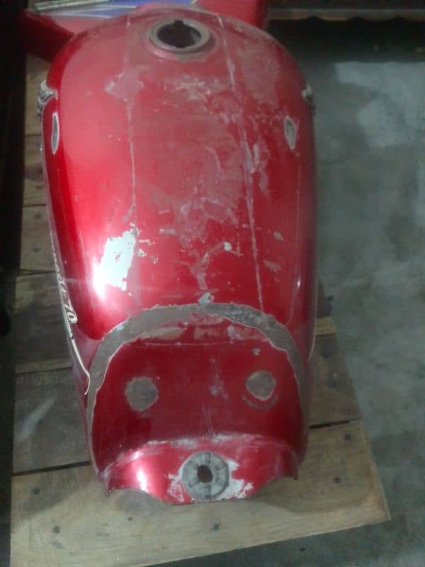 Honda 70 fuel tank and side cover 2012 model 1