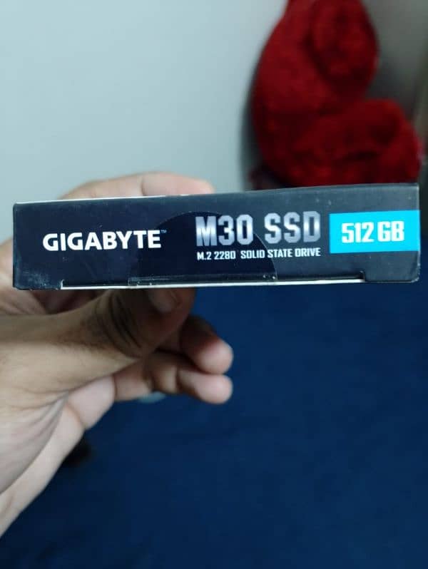 GIGABYTE M30 M. 2 NVME SSD 512GB & Logitech G102 Lightsync RGB-Mouse 2