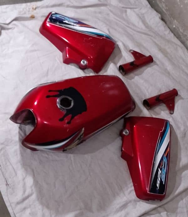 2016 model. side cover fuel tank or kaan original Hy . 1