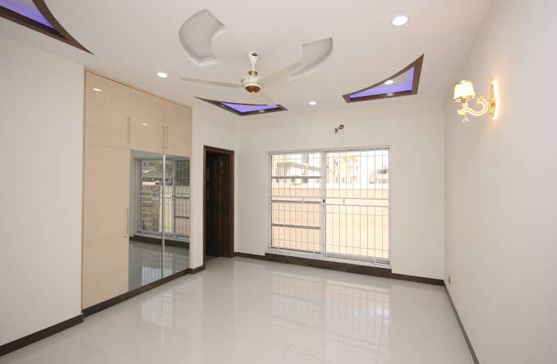 100% Original Add 1 Kanal Modern Luxury House Available For Rent Ac Install Gas Available in DHA Lahore Phase 6 25