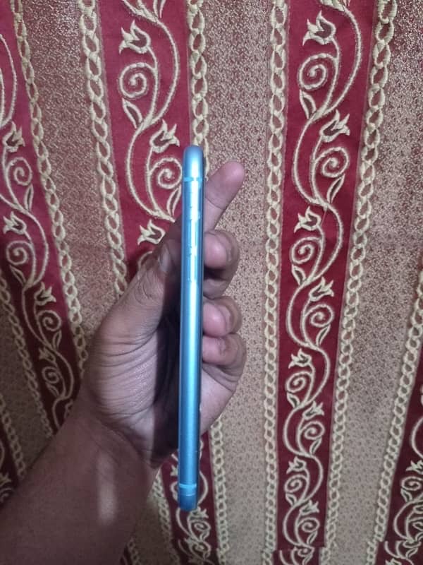 iPhone xr blue colour condition 10/10 4