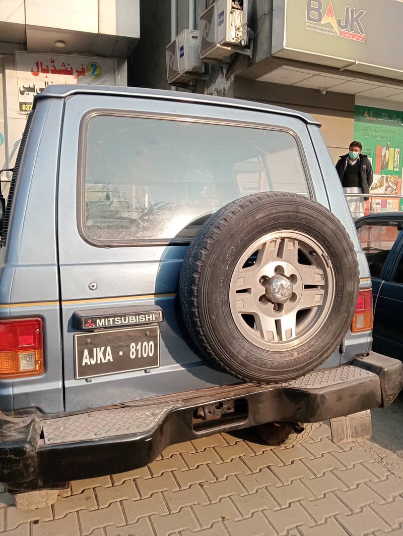 Mitsubishi Pajero 1987 4