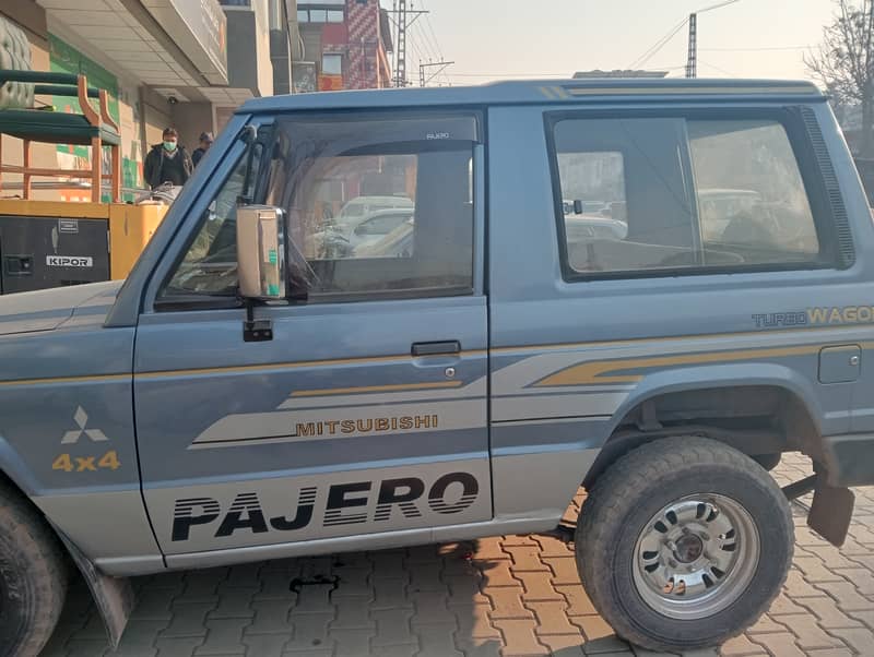 Mitsubishi Pajero 1987 5