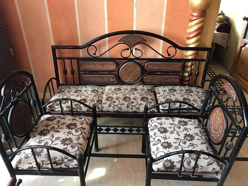 Five Seater Sofa And Dining Table With 6 Chairs 4