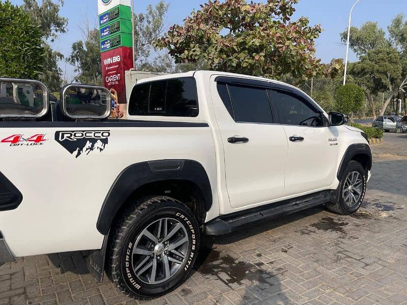 Toyota Hilux 2021 1