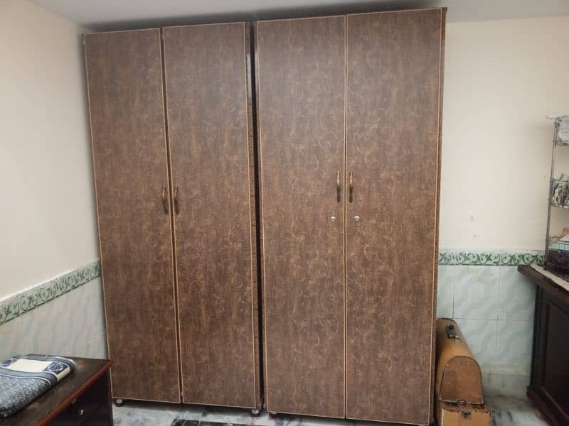 2 Sets of english brown wardrobe 0