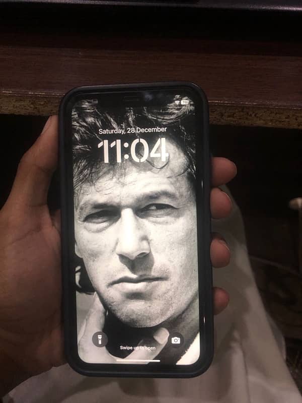 iPhone 11 non pta Water Pack in lush condition 4