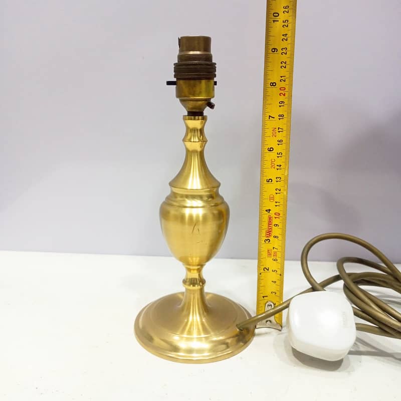 Elegant Vintage Solid Brass Table Lamp with Intricate Detailing 4