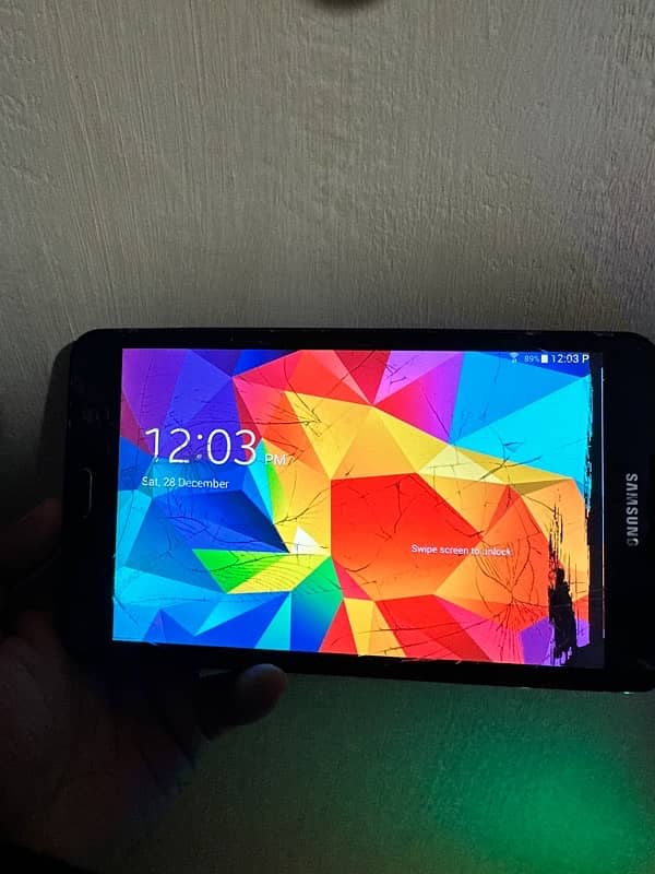 samsung Tab  4  on hai working condition good Battery 7