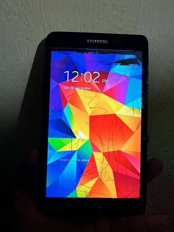 samsung Tab  4  on hai working condition good Battery 9