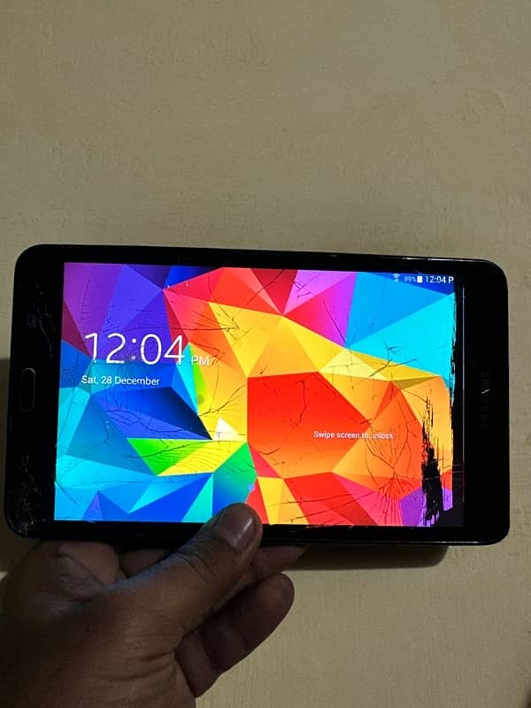 samsung Tab  4  on hai working condition good Battery 10