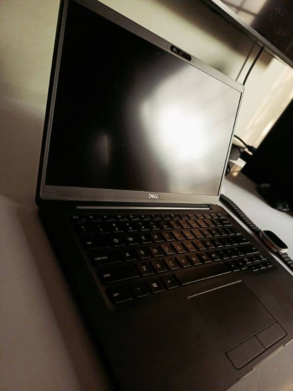 Dell Latitude 7400 Laptop in Excellent Condition 1