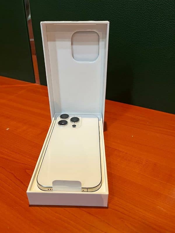 I phone 16 pro 128 GB Just Box open USA model dual e sim 0