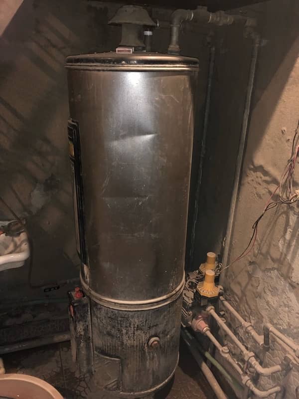 Running 35 Gallon capacity geyser for sale 2