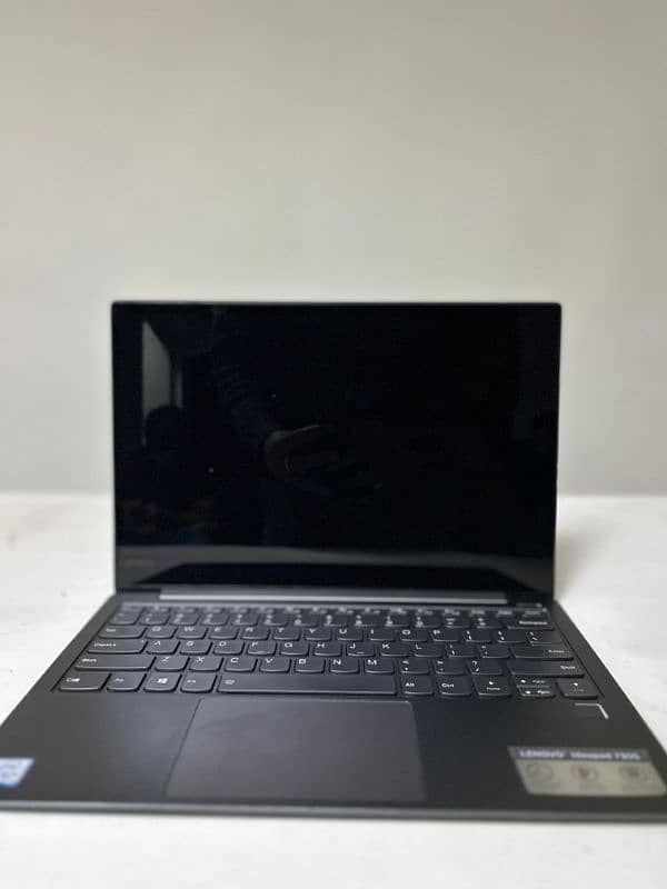 Lenovo ideapad 730S 1