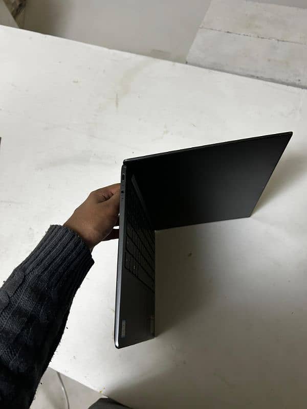 Lenovo ideapad 730S 4