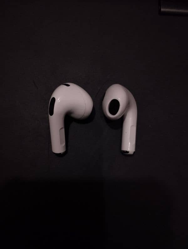 Airpods pro 3 ( free delivery ) 1