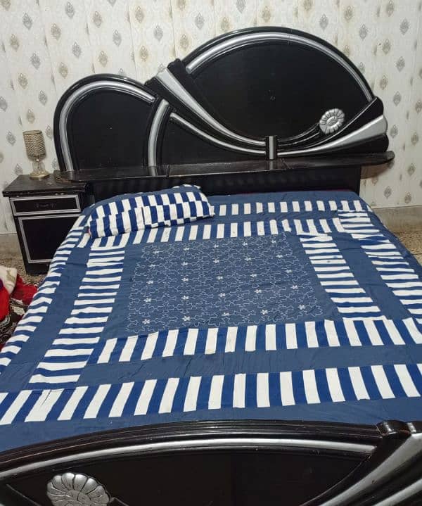 Second hand bed for sale with two side tables 0