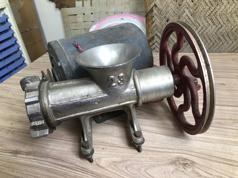 Meat Mincer Grinder (keema Machine) with  motor for commercial use 1