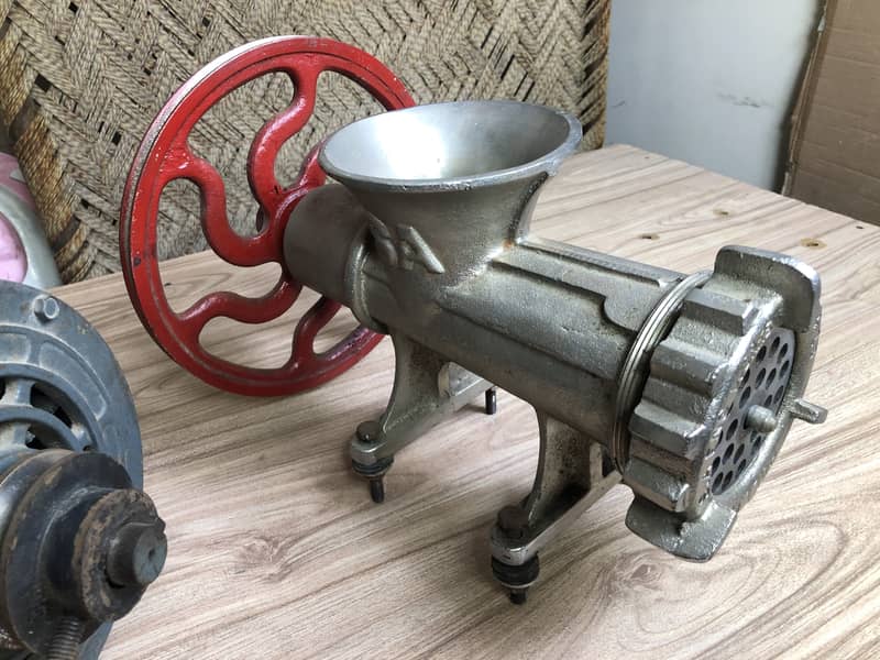 Meat Mincer Grinder (keema Machine) with  motor for commercial use 4