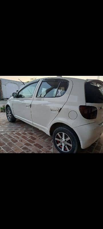 Toyota Vitz 2002 3