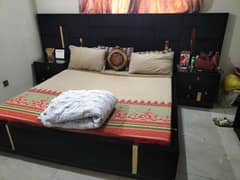 Black Bed Room Furniture Set (New-Like)