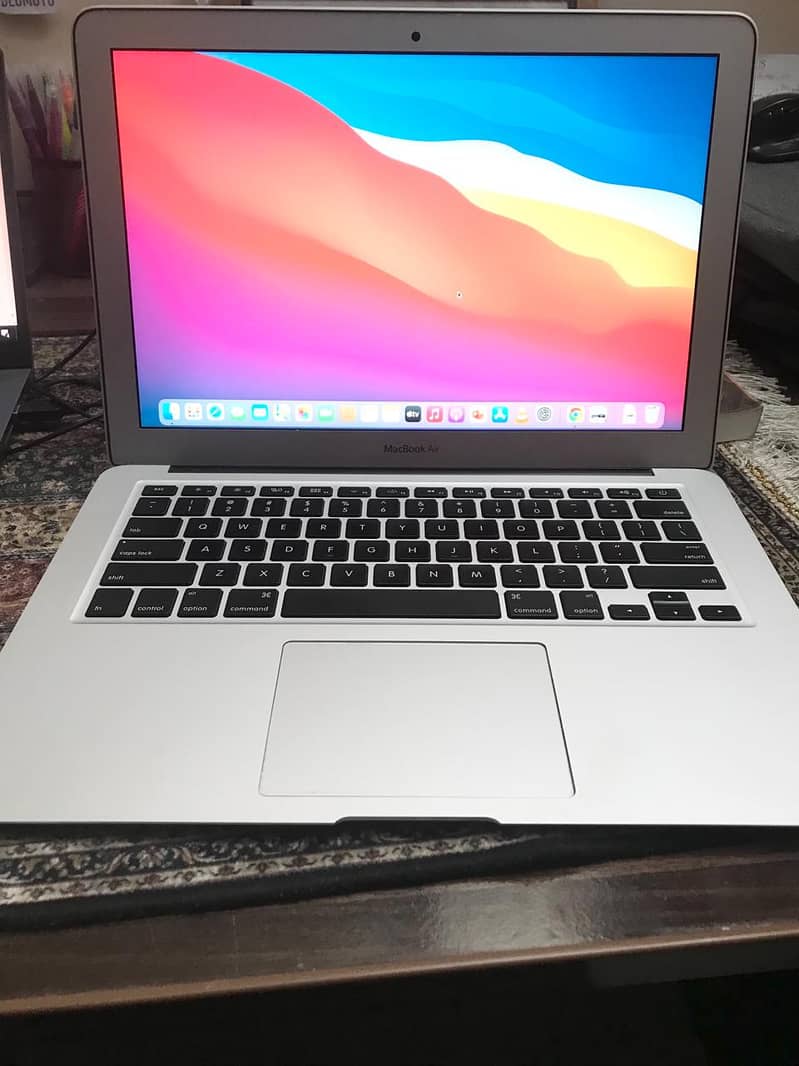 MacBook Air (1.3 GHz Dual Core Intel -i5) 0