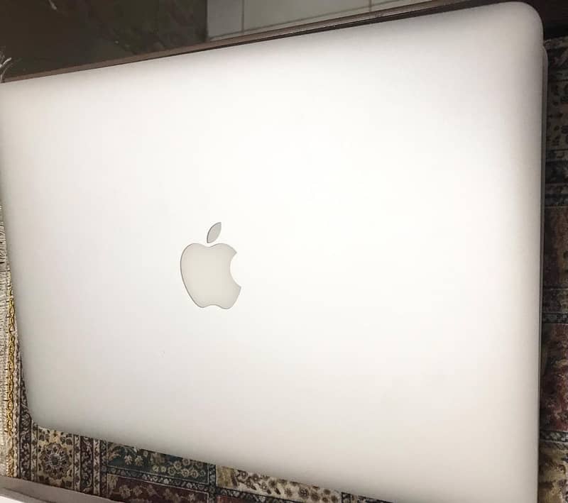 MacBook Air (1.3 GHz Dual Core Intel -i5) 1