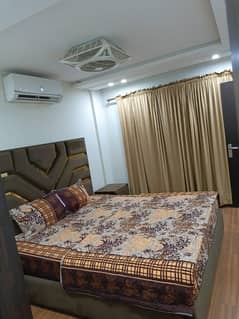 ONE BEDROOM FURNISHED DAILY BASIS FACING EFFIEL TOWER APPARTMENT FOR RENT IN SECTOR E BAHRIA TOWN LAHORE