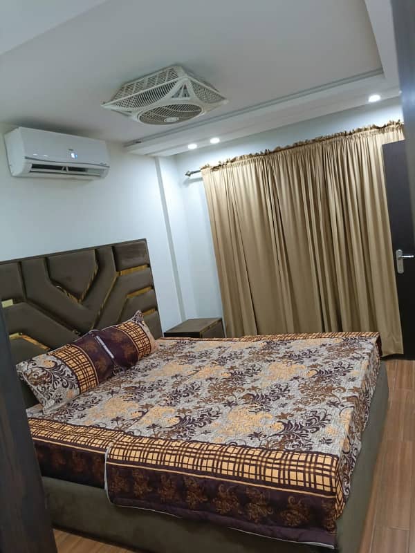 ONE BEDROOM FURNISHED DAILY BASIS FACING EFFIEL TOWER APPARTMENT FOR RENT IN SECTOR E BAHRIA TOWN LAHORE 0