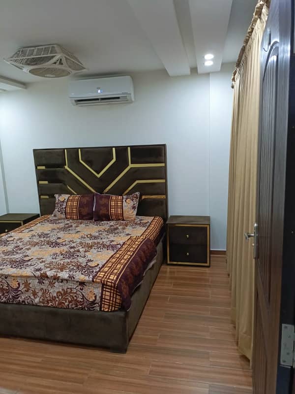 ONE BEDROOM FURNISHED DAILY BASIS FACING EFFIEL TOWER APPARTMENT FOR RENT IN SECTOR E BAHRIA TOWN LAHORE 1