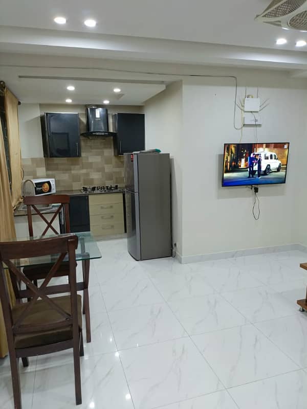 ONE BEDROOM FURNISHED DAILY BASIS FACING EFFIEL TOWER APPARTMENT FOR RENT IN SECTOR E BAHRIA TOWN LAHORE 4