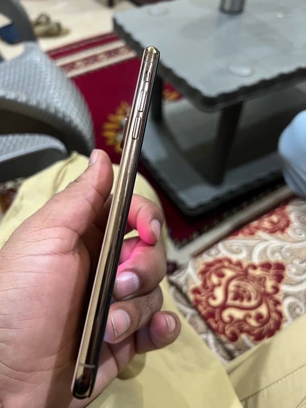 iPhone XS Max 256 gb gold colour for sale 3