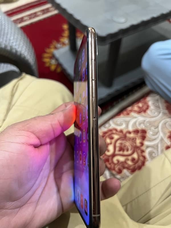 iPhone XS Max 256 gb gold colour for sale 5