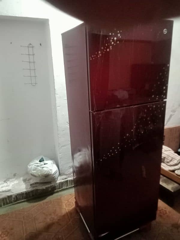 pel glass door larg saiz firdge urgent sell 1