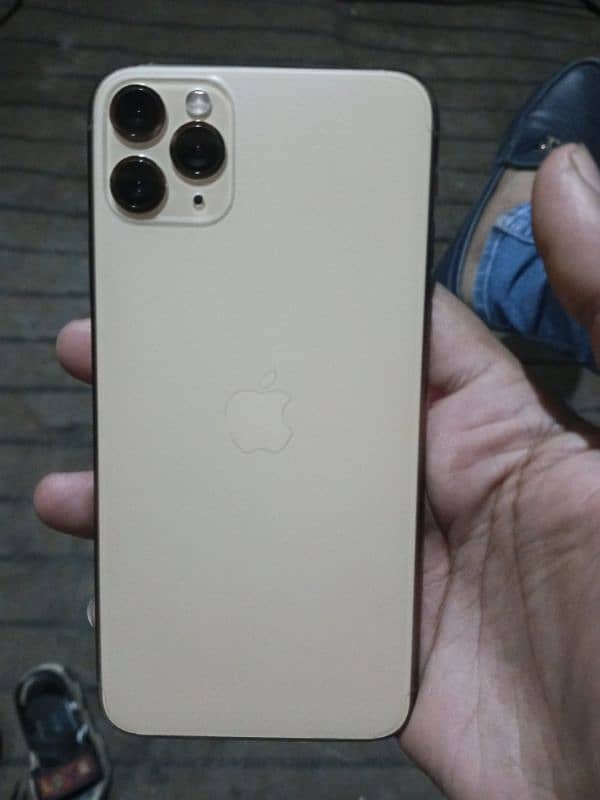 iphone 11 pro max Gold Color 6