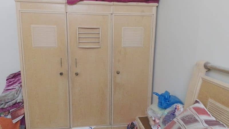 Bedroom Set Complete Urgent Sale required 4