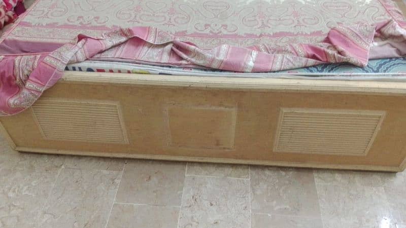 Bedroom Set Complete Urgent Sale required 5