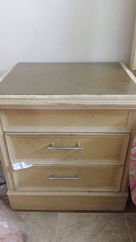 Bedroom Set Complete Urgent Sale required 7