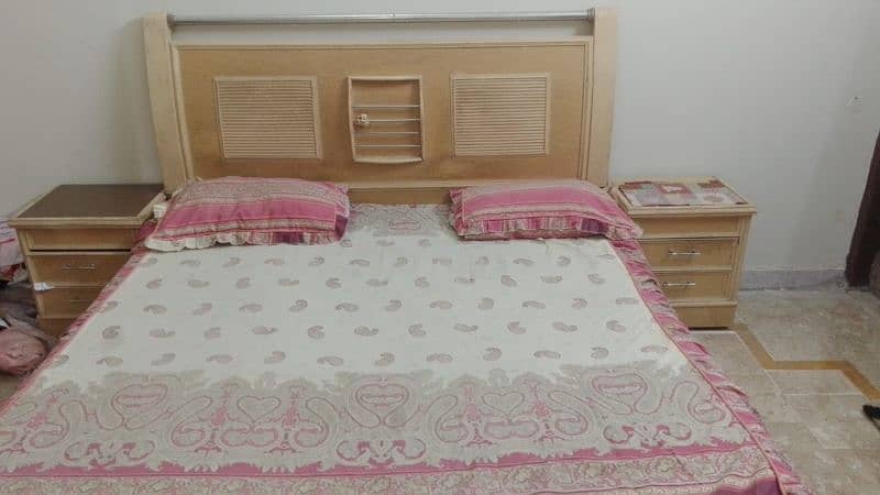 Bedroom Set Complete Urgent Sale required 9