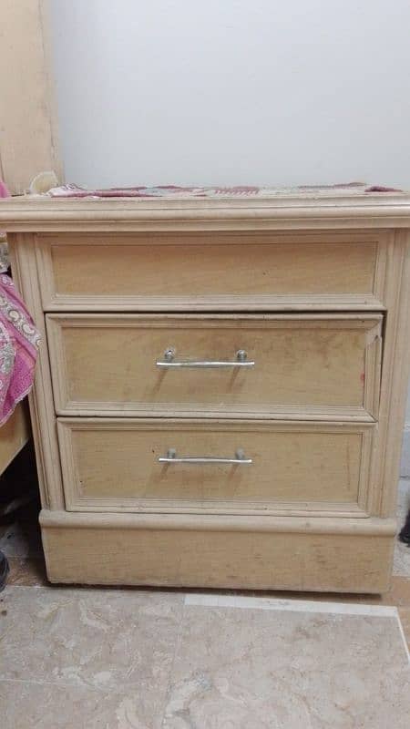 Bedroom Set Complete Urgent Sale required 10