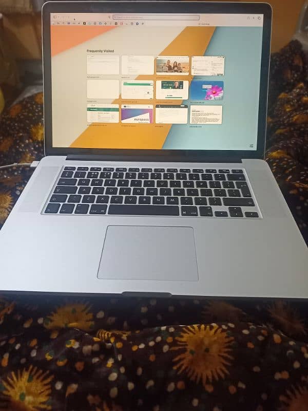 Macbook pro 13 , 15 inches 0