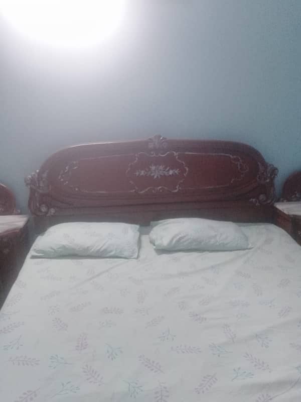 bed with side table and matress 0