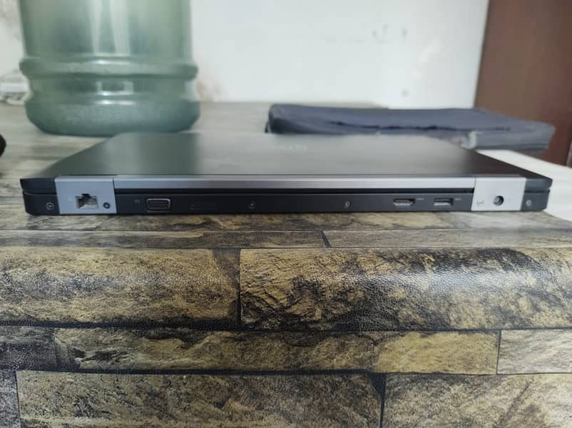 Dell E5570 Heavy laptop. 8