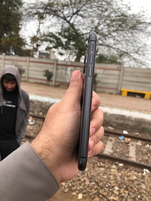 iPhone 11 dual physical pta 2