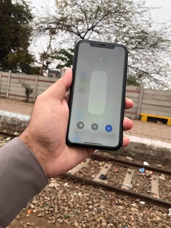 iPhone 11 dual physical pta 8