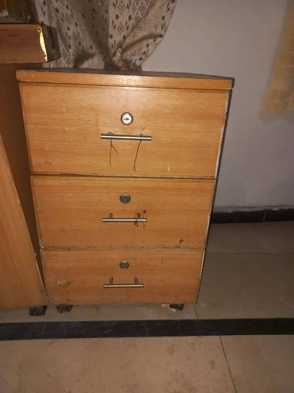 drawers table 0