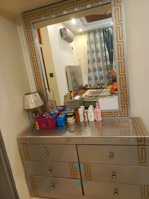 dressing table 0